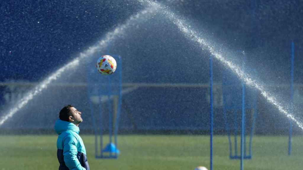 Xavi Hernández, con una duda de última hora para el clásico del Barça contra el Real Madrid / EFE