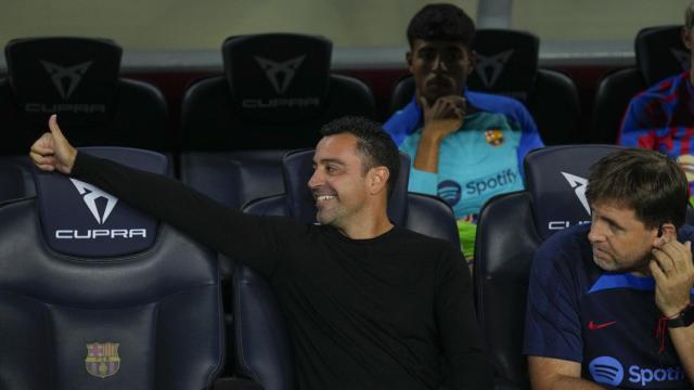 Xavi Hernández, en el banquillo del Barça antes del partido ante el Celta / EFE