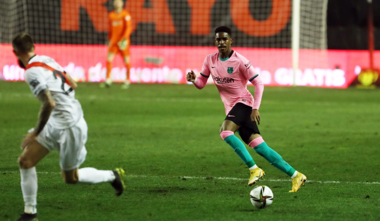 Junior Firpo jugando contra el Rayo Vallecano  / FC Barcelona