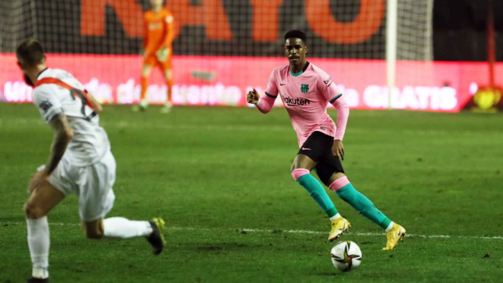 Junior Firpo jugando contra el Rayo Vallecano  / FC Barcelona