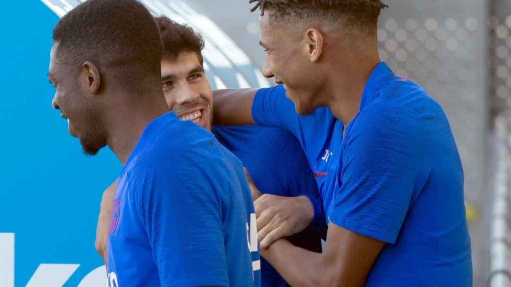 Dembelé, Todibo y Aleñá en un entrenamiento del Barça / EFE