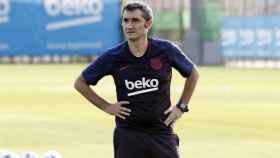 Una foto de Ernesto Valverde durante un entrenamiento del Barça / FCB