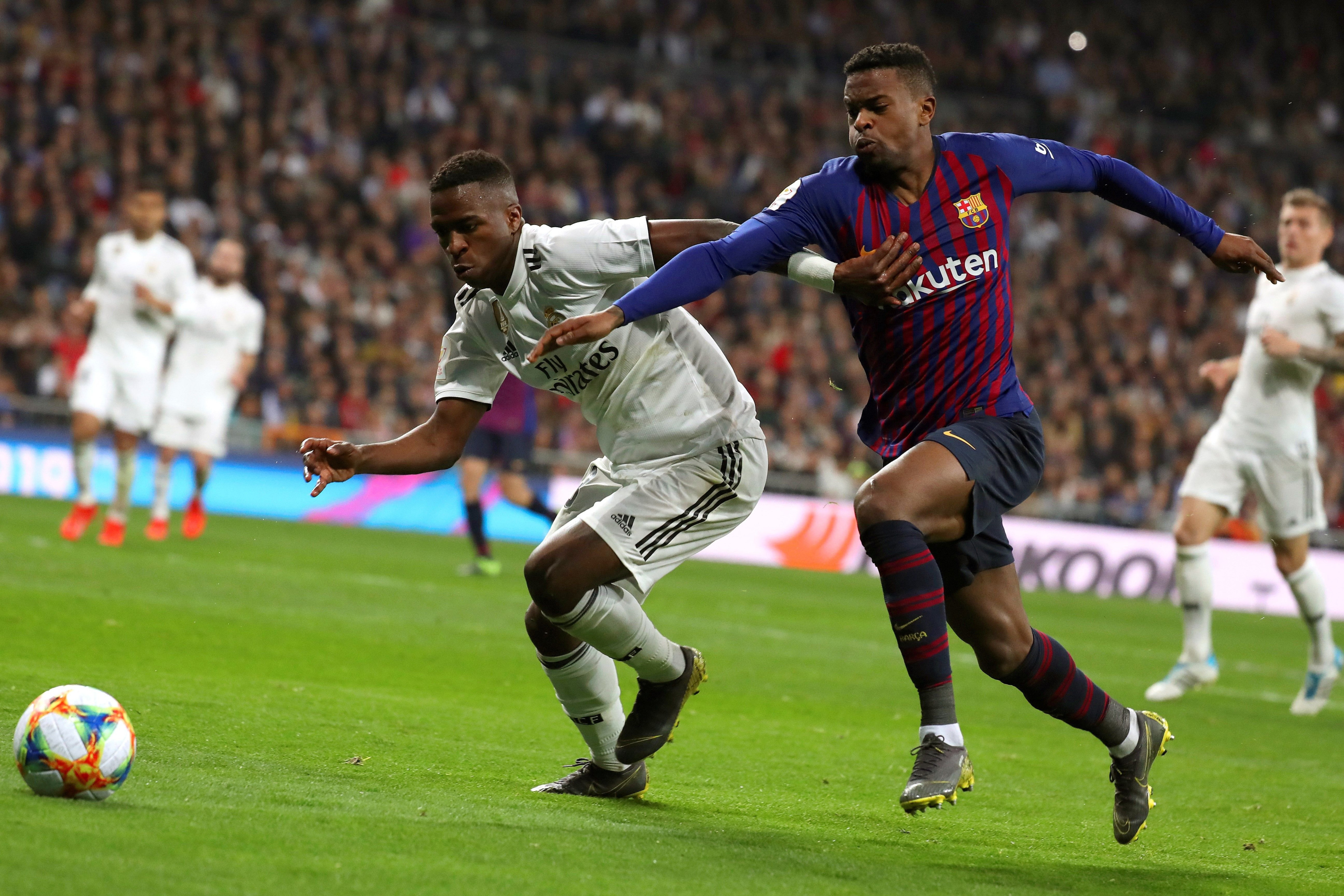 Vinicius le ganó la batalla a Semedo en uno de los duelos más intensos del Real Madrid contra el Barça / EFE