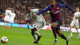 Vinicius le ganó la batalla a Semedo en uno de los duelos más intensos del Real Madrid contra el Barça / EFE