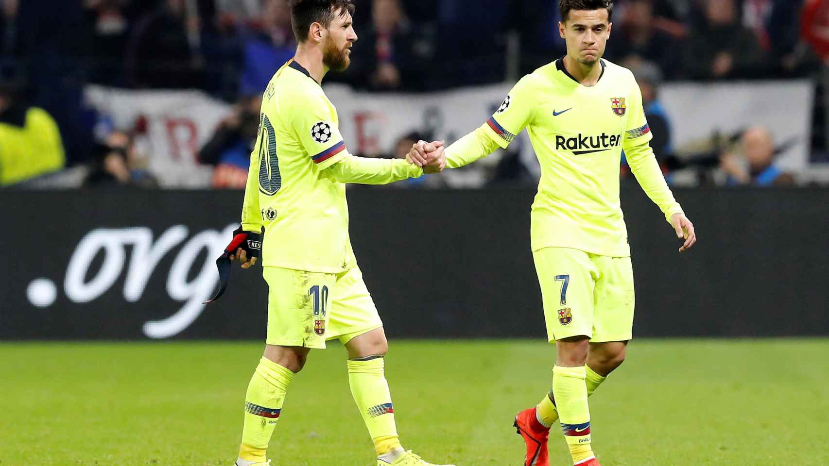 Una foto de Leo Messi y Coutinho durante el partido ante el Olympique de Lyon de la Champions / EFE