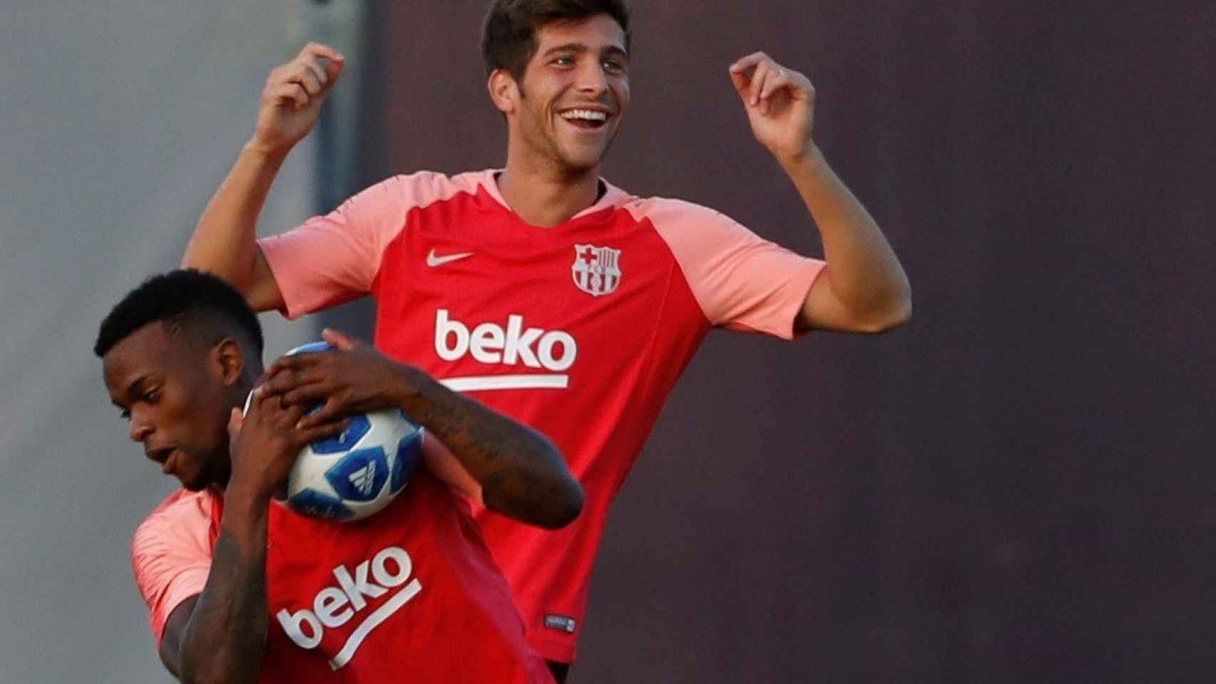 Una foto de Sergi Roberto y Nelson Semedo durante un entrenamiento / EFE