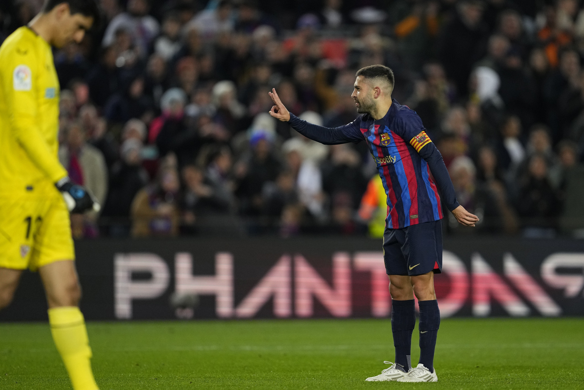 Jordi Alba celebra el gol marcado contra el Sevilla en el Camp Nou / EFE