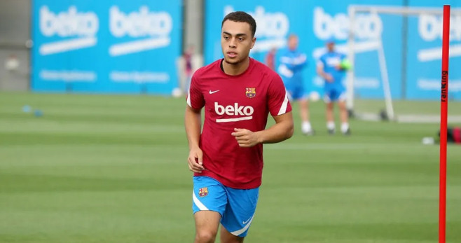 Sergiño Dest, durante un entrenamiento con el Barça / FCB