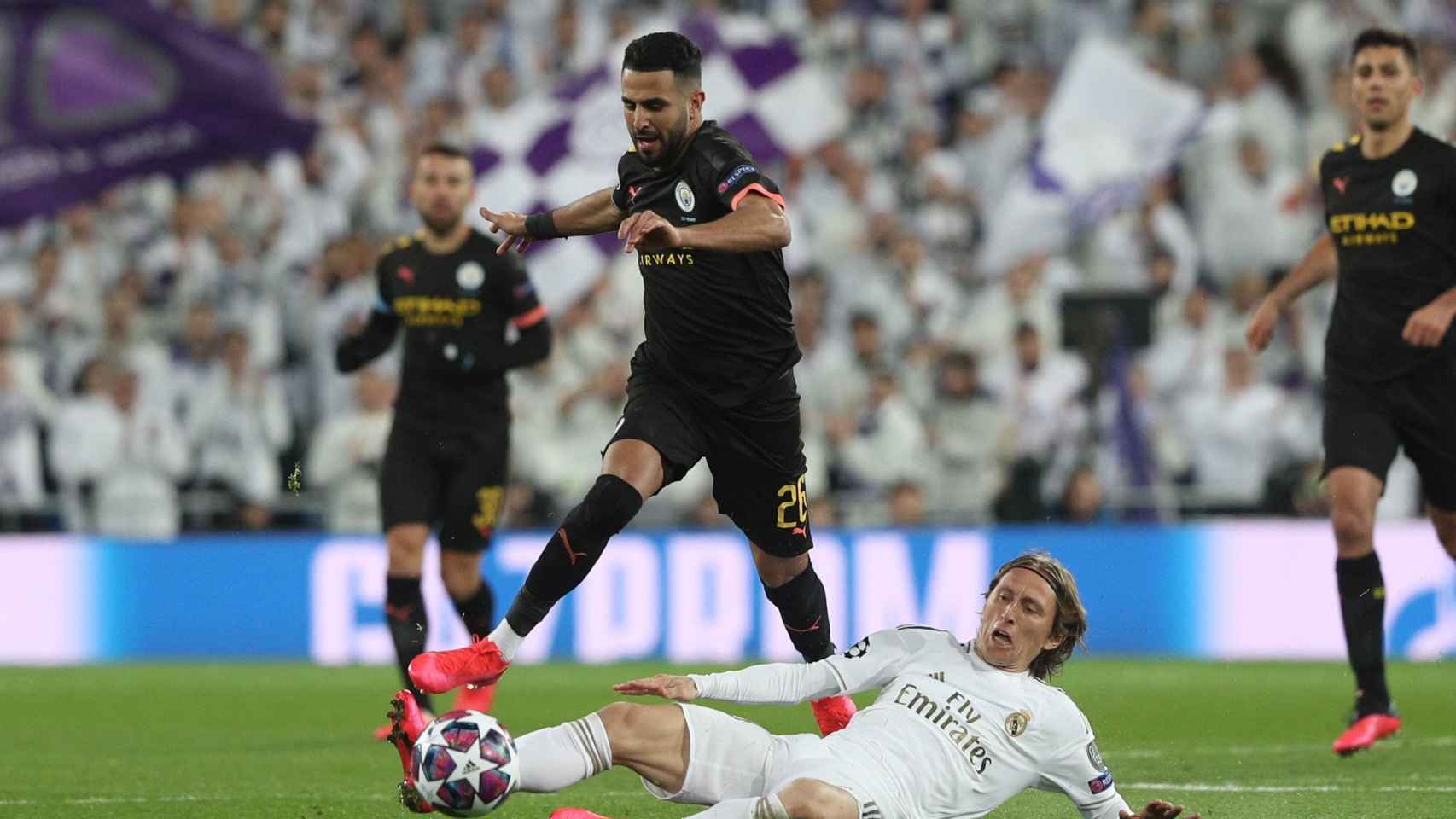 Mahrez intenta superar a Modric en el Madrid-Manchester City en Champions| EFE