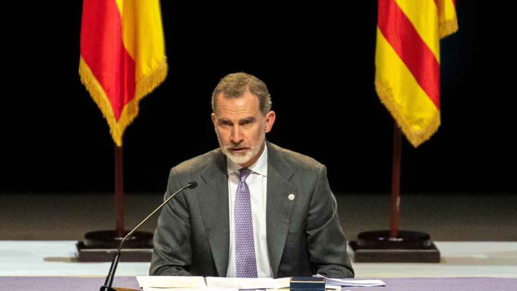 El Rey Felipe VI, durante el acto de entrega de despachos de la 71ª promoción de la carrera Judicial y a la 22ª promoción del cuarto turno, en el Auditori Fòrum de Barcelona / EUROPA PRESS