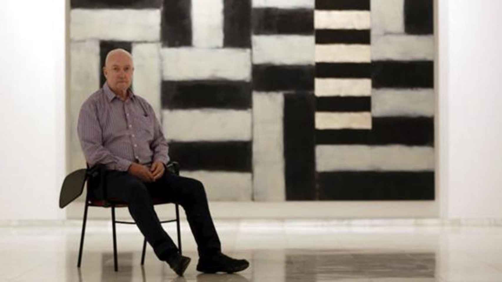 El pintor Sean Scully, ante una obra suya / EFE