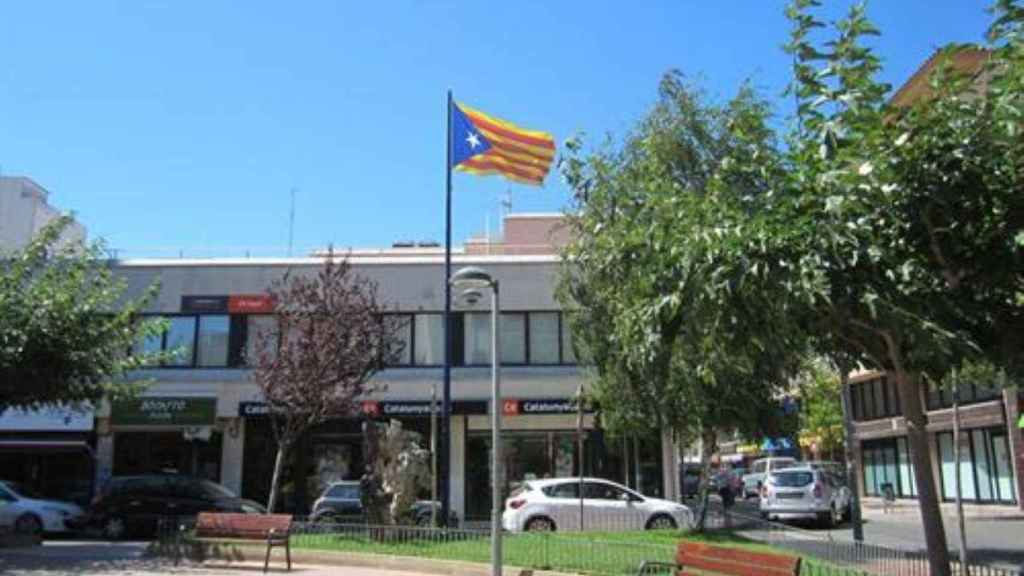 Estelada en la plaza de Catalunya de Palamós / EP