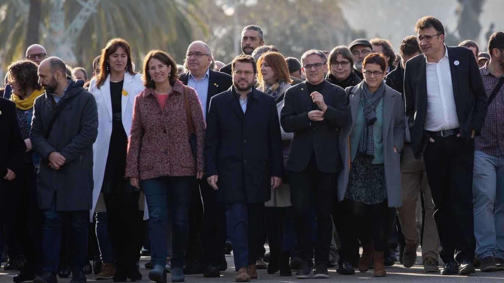 Josep María Jové y Lluís Salvadó han llegado a las puertas de los juzgados acompañados de una comitiva / EP