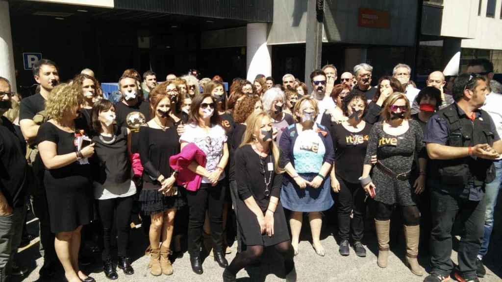 Trabajadores de RTVE durante una protesta contra la manipulación