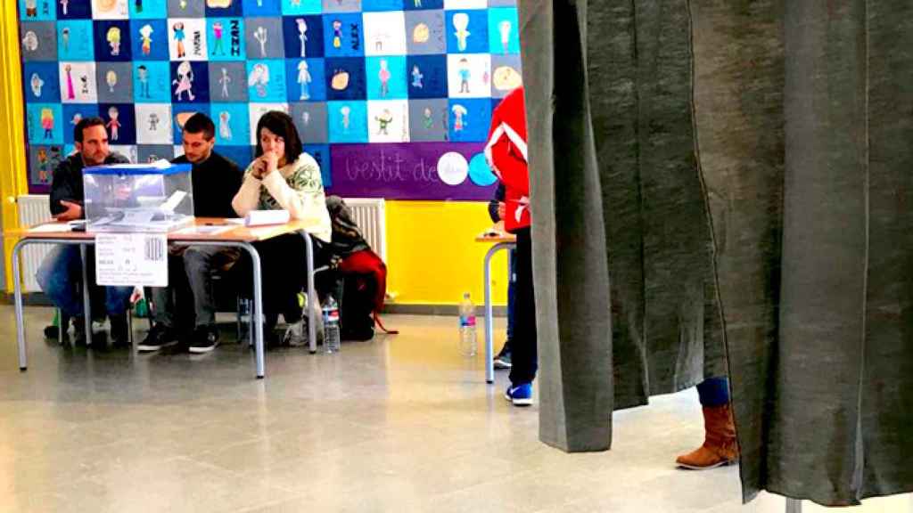 Mesa electoral en una escuela de Fogars de la Selva / CG