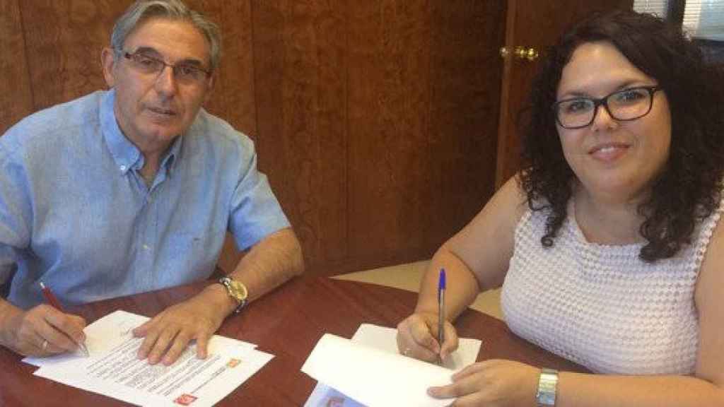 El alcalde de Sant Andreu de la Barca, Enric Llorca, y la líder municipal de C's, Saray Cantero