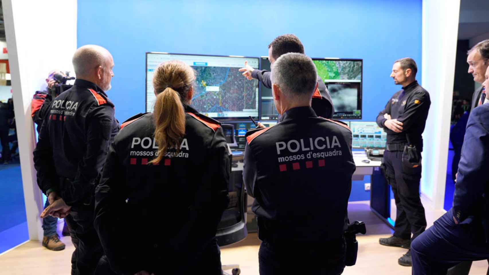 El estand de los Mossos d'Esquadra en el Mobile World Congress / LUIS MIGUEL AÑÓN - CRÓNICA GLOBAL