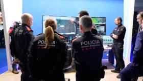 El estand de los Mossos d'Esquadra en el Mobile World Congress / LUIS MIGUEL AÑÓN - CRÓNICA GLOBAL