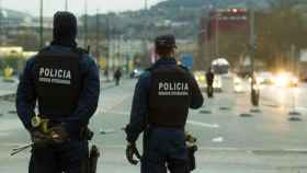 Una foto de archivo de los Mossos d'Esquadra en una operación policial con detenidos