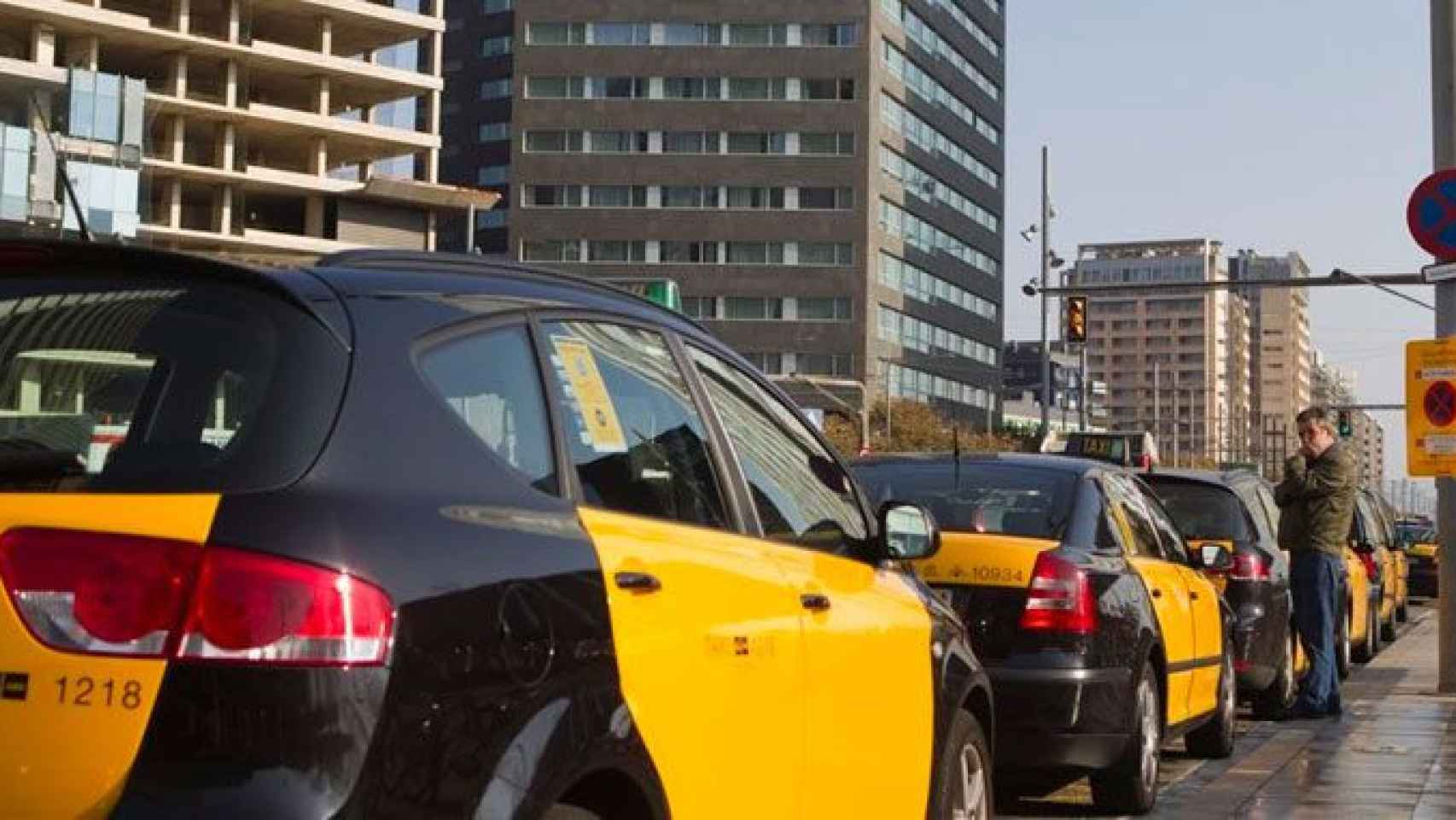 Una parada de taxis en la zona del Fòrum de Barcelona / CG nuevo