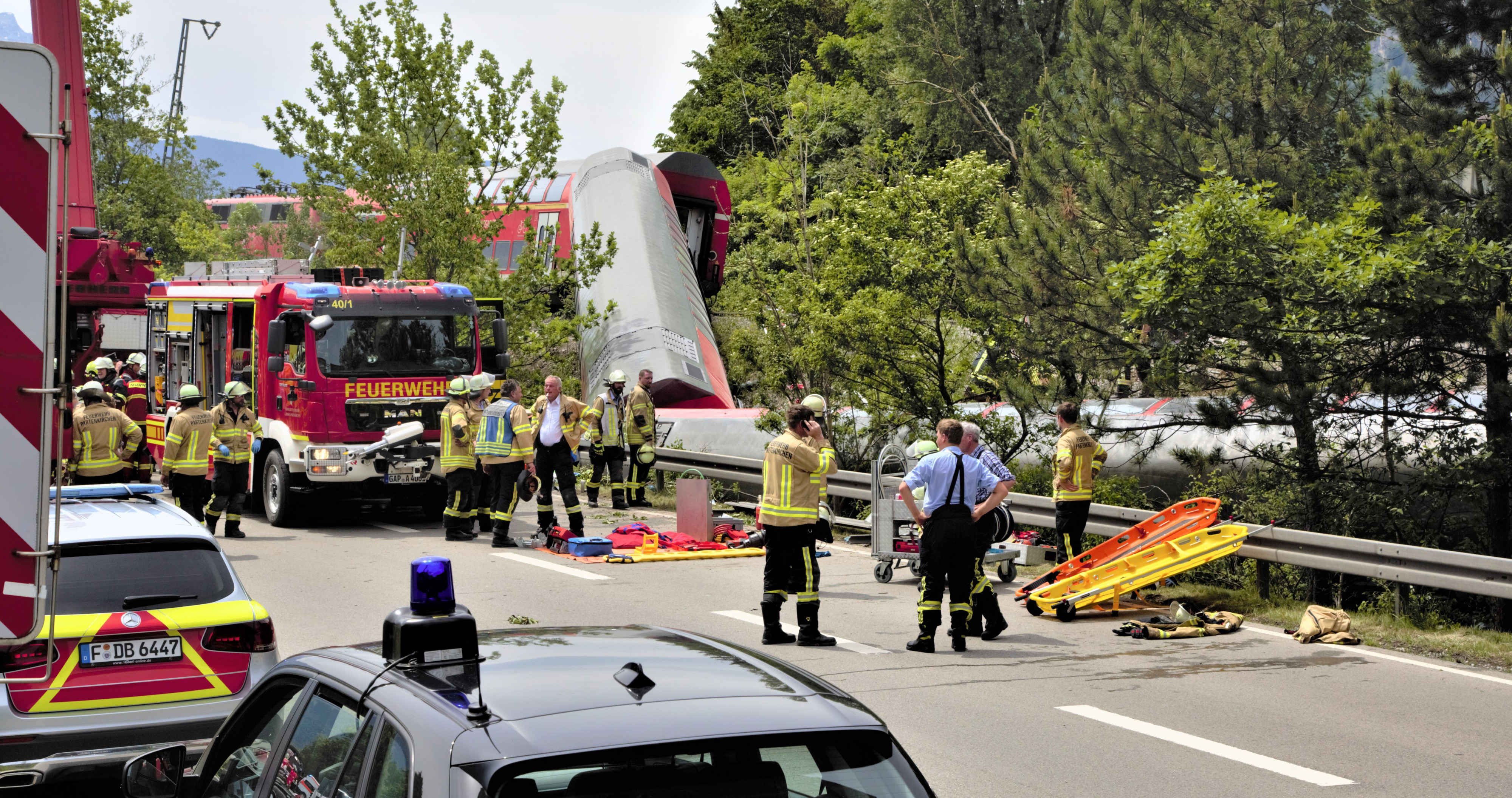 Servicios de emergencia en accidente de tren en Baviera, Alemania / EP