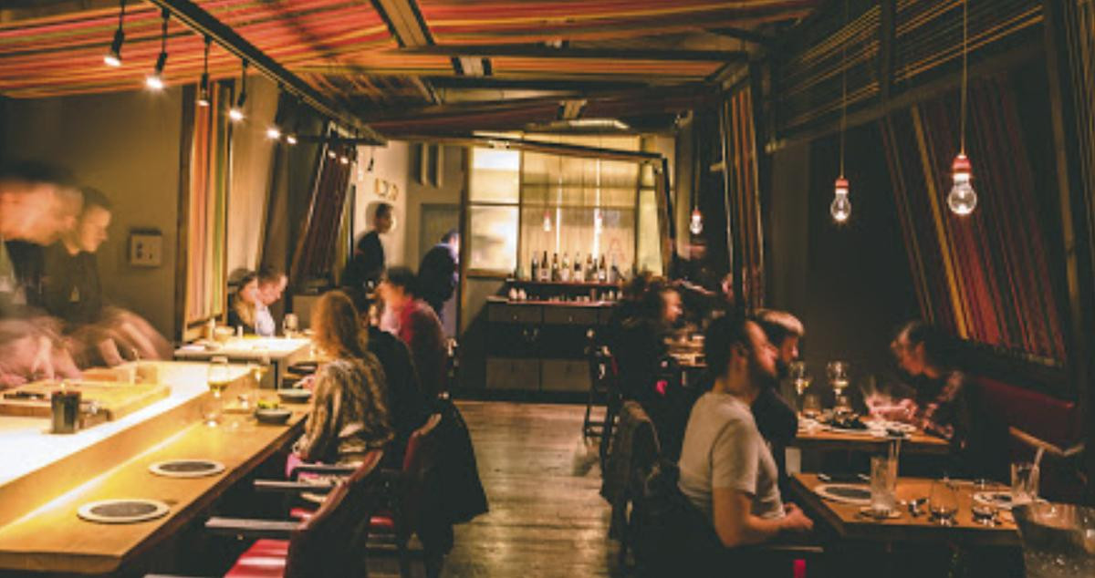 El salón del restaurante Pakta / PAKTA