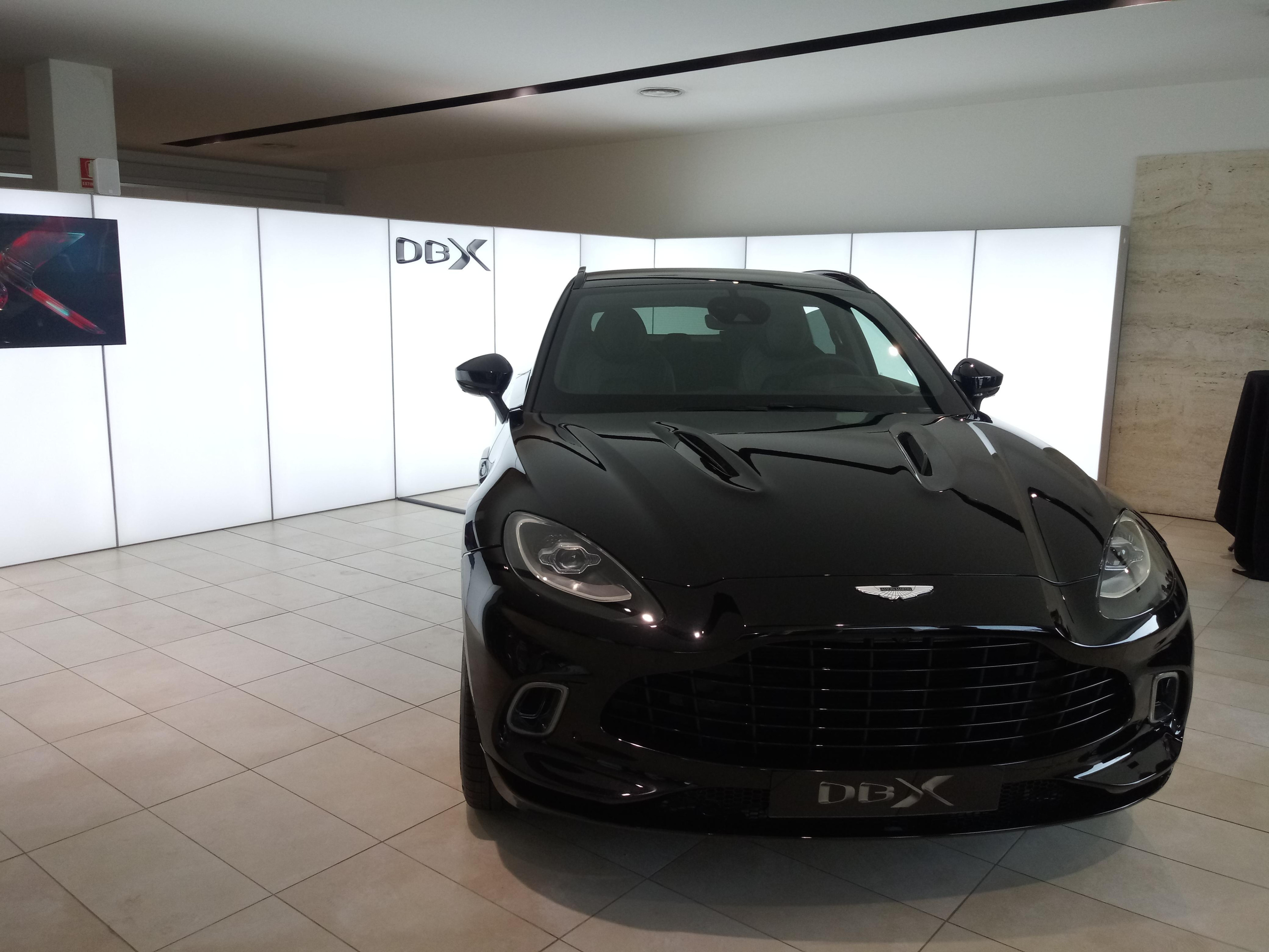 Aston Martin DBX, el primer SUV de la firma inglesa / JC