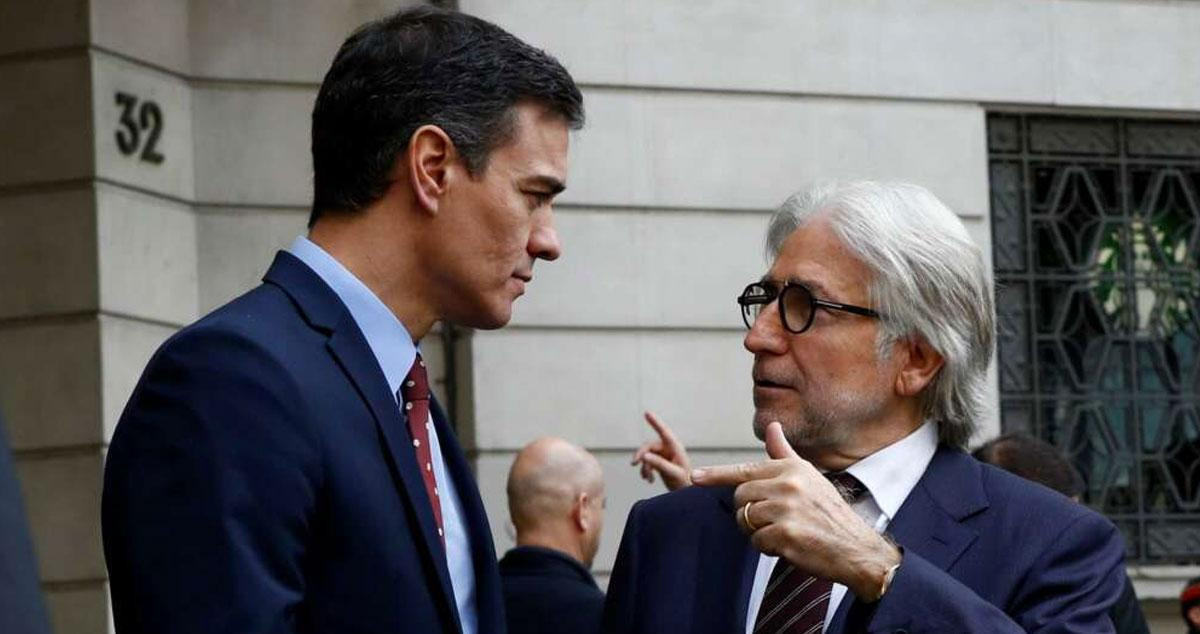 El presidente del Gobierno, Pedro Sánchez, junto al de Foment, Josep Sánchez Llibre / EFE