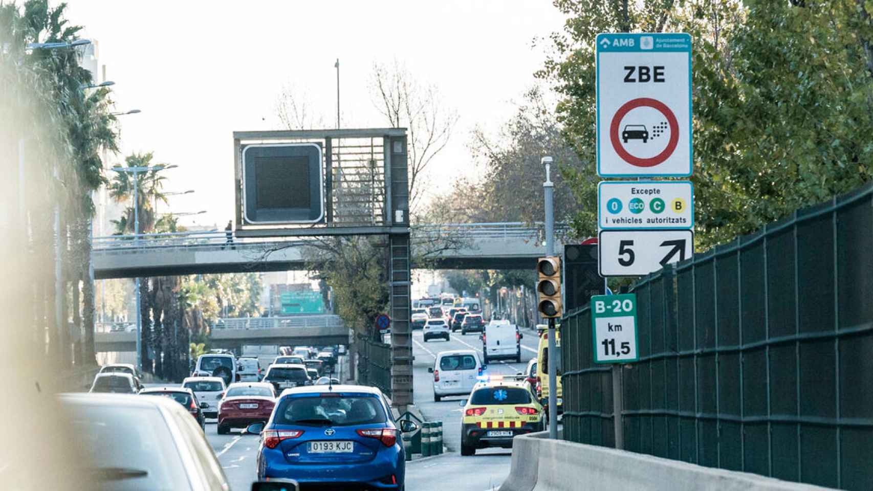 Vehículos circulando por la Zona de Bajas Emisiones (ZEB) de Barcelona / Cedida