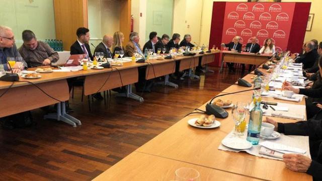 Josep Bou, aspirante a la alcadía de Barcelona, con empresarios en Foment del Treball / TWITTER