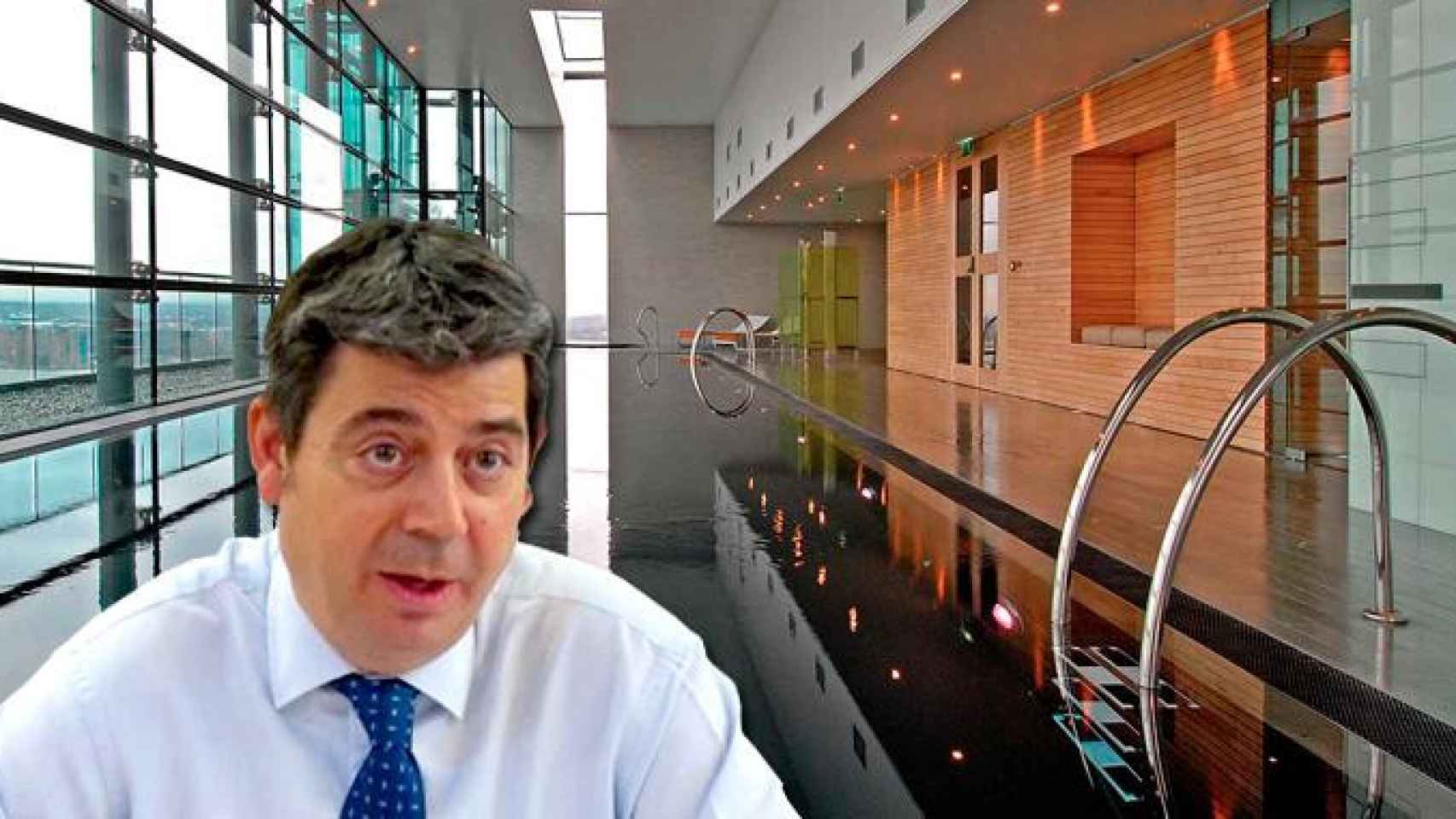 Eloi Planas, presidente de Fluidra, junto a una de las piscinas que el grupo ha construido en la ciudad donde tiene la sede social, Sabadell / CG