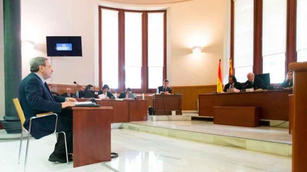 El expresidente de CatalunyaCaixa, Narcís Serra, declarando en la Audiencia de Barcelona hoy / EFE