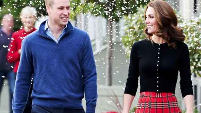 Kate Middleton recibe la navidad en Kensington con la falda estrella de esta temporada