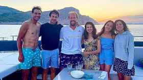 Rafa Nadal disfruta de su nuevo yate en compañia de su esposa y varios amigos INSTAGRAM