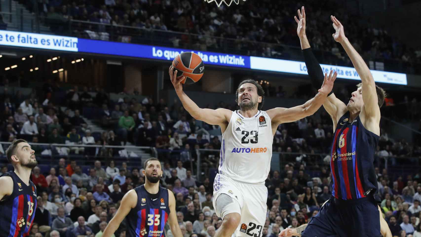 Sergio Llull, uno de los héroes del Real Madrid, en la victoria contra el Barça / EFE