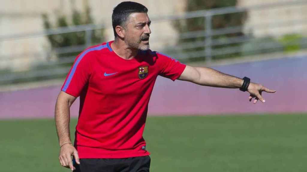 García Pimienta en una sesión de entrenamiento con el Barça B / EFE