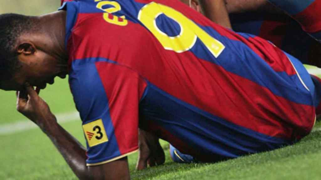 Eto'o, tras lesionarse con el Barça / EFE