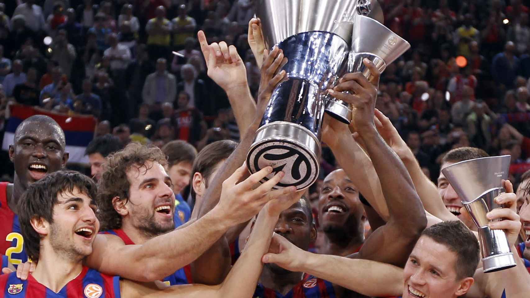 Los jugadores del Barça celebran la Euroliga de 2010 / EFE