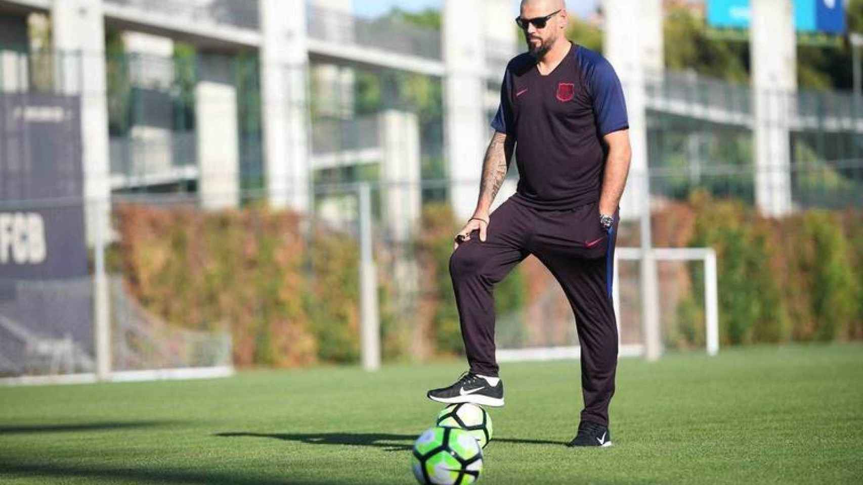 Víctor Valdés en un entrenamiento del juvenil / EFE