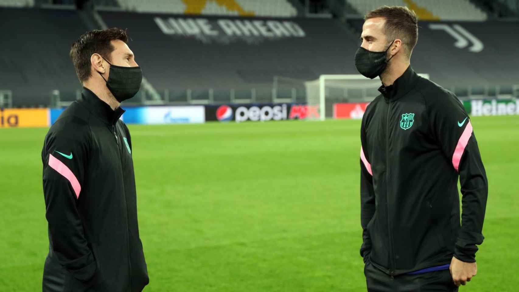 Messi y Pjanic antes de un partido / FCB