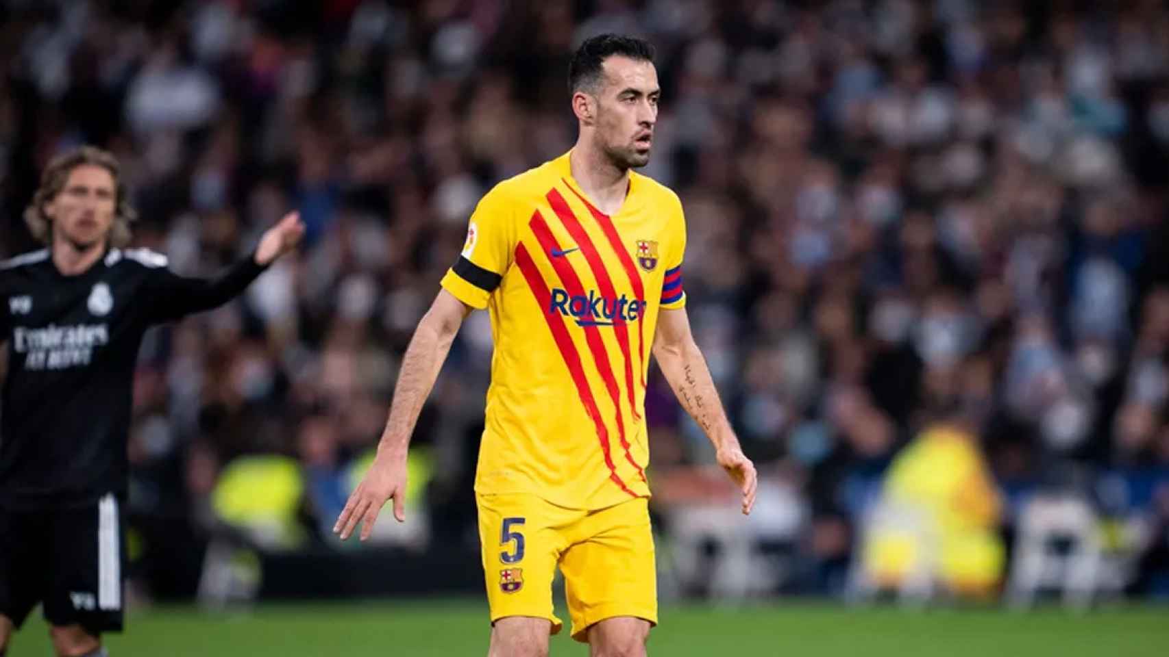 Sergio Busquets, en una acción del partido contra el Real Madrid / FCB