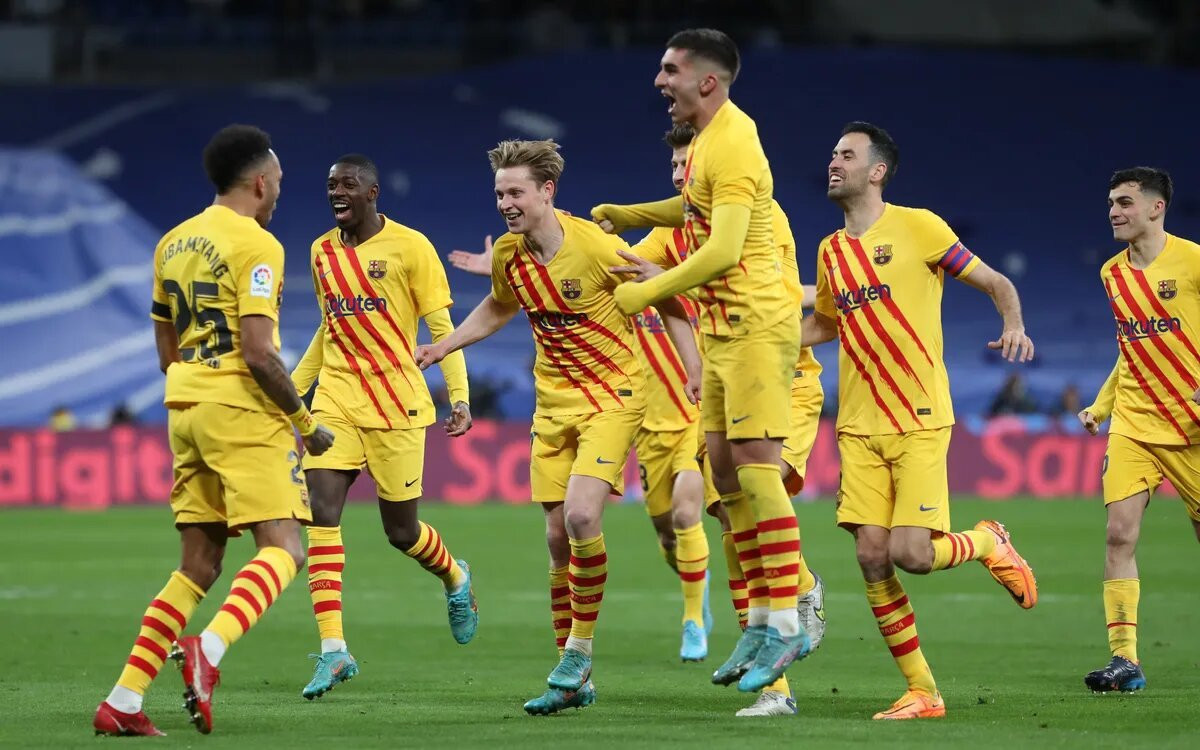 Los jugadores del Barça celebran uno de los goles del equipo en el Bernabéu / FCB