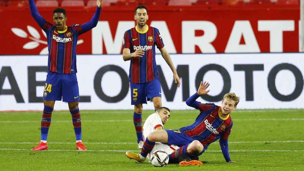 Frenkie de Jong en un partido contra el Sevilla / EFE