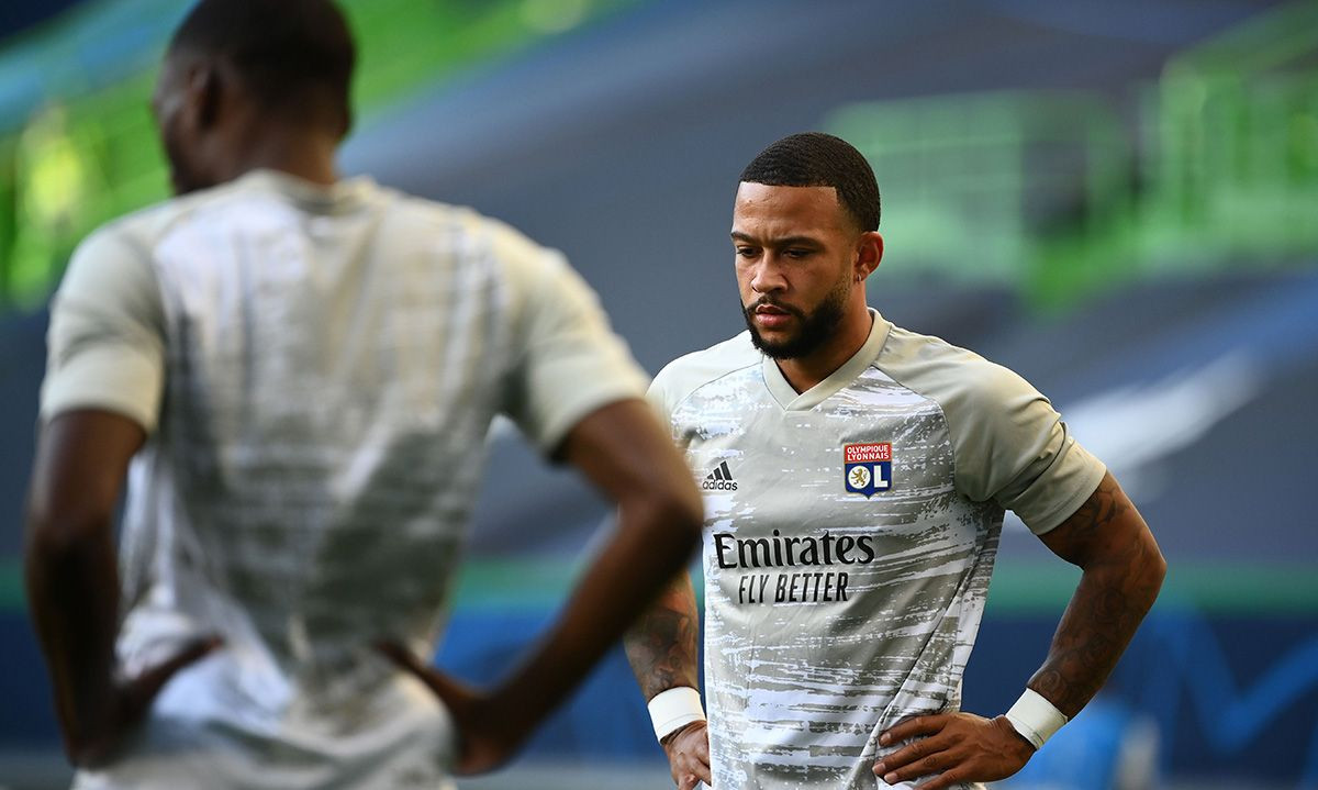 Memphis Depay en un calentamiento del Olympique de Lyon / EFE