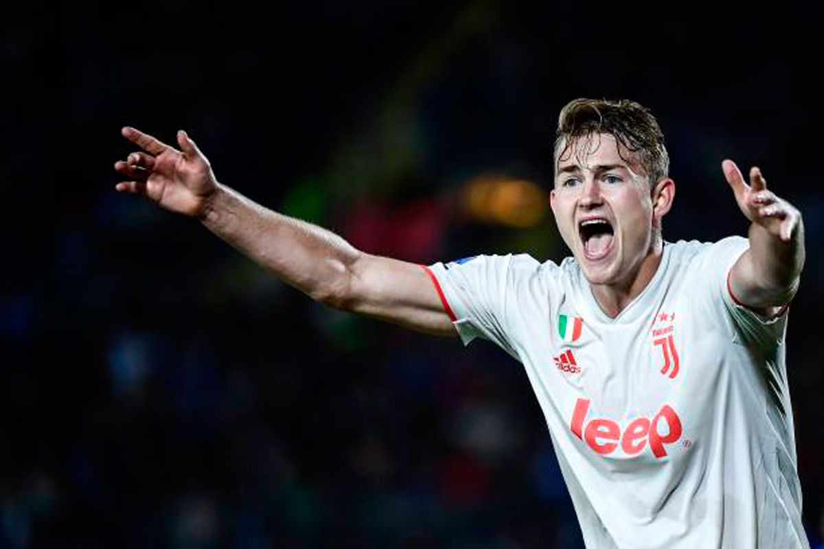 Matthijs de Ligt reclamendo una acción con la Juventus / EFE