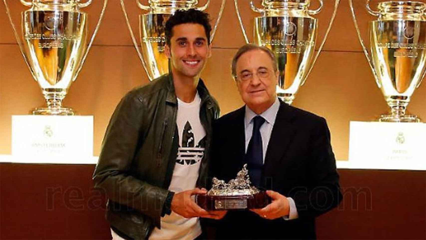 Una foto de Álvaro Arbeloa y Florentino Pérez