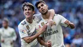 Asensio y Odriozola celebrando el gol del mallorquín / EFE