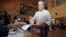 Francesc Homs, candidato de CDC, en el momento de votar.