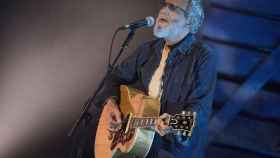 Cat Stevens, dando un recital en la BBC / BRYAN LEDGAR (WIKIMEDIA COMMONS)