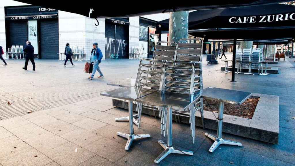 Imagen de la terraza del café Zurich, uno de los más icónicos de Barcelona / EFE